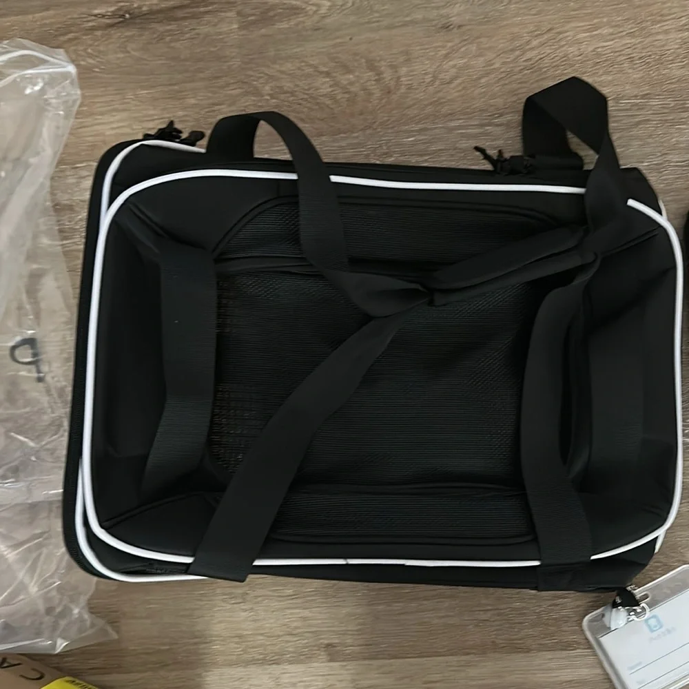 NWT super comfy small animal carrier - 17x9 in.
